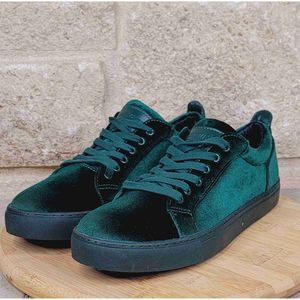 Steve Madden Casual Low Top Round Toe Velvet Satin Lining Yazi Sneakers Size 7.5